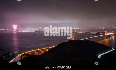 Feuerwerk über der Stadt, San Francisco, Kalifornien, USA Stockfoto