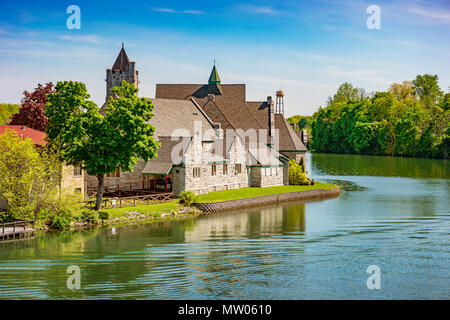 Trinity Episcopal Church und der Cayuga - Seneca Kanal in Seneca Falls, New York State, USA Stockfoto