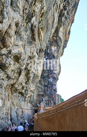 Steilen Aufstieg bei Sigiriya Felsen, Matale Distrikt, Sri Lanka Stockfoto