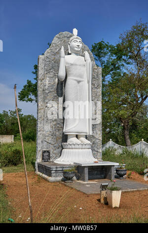 Kleinen buddhistischen Tempel auf dem Weg nach Dambulla, Sri Lanka Stockfoto