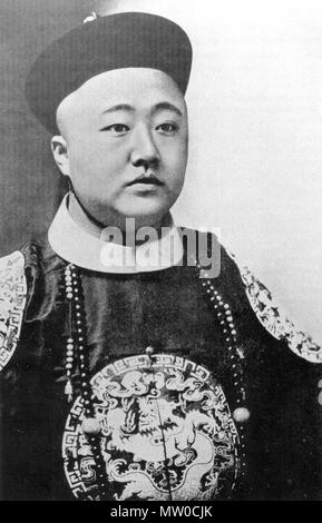 . Englisch: Foto von Prinz Zaixun, Bruder des Kaisers Guangxu (r. 1875 - 1908) der Qing Dynastie, die über China von 1644 bis 1911 regierte. 1908. Unbekannt 481 Foto von Prinz Zaixun Stockfoto