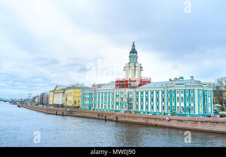 Sankt Petersburg, Russland - 26 April 2015: Der schöne Haus-prinzip ist es von Bauten entlang der Universität Damm, am 26. April in St. Petersburg Stockfoto