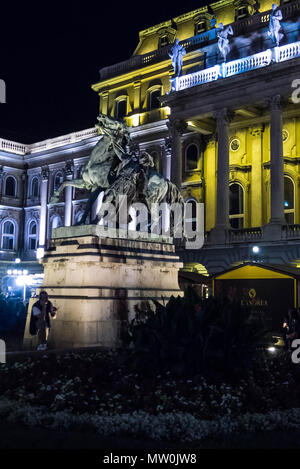 Horseherd (Csikós) die Statue der Nationalpark Hortobágy horseherd Zähmung ein wildes Pferd stand ursprünglich vor der Reitschule (Wikipedia) Stockfoto