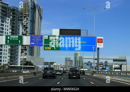 Road Sign Boards in Schreien Osten Vorstädte in Melbourne Freeway Victoria Australien Stockfoto