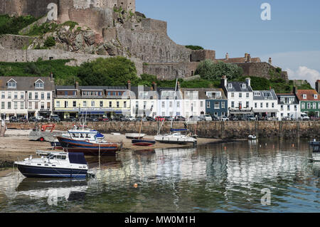 Malerische Mont Orgueil Castle - auch als Gorey Castle - vom Langen Strand gesehen bekannt. Jersey, Channel Islands Stockfoto