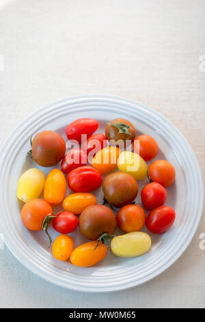 Bunter Mix aus Tomaten Stockfoto