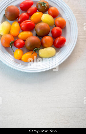 Bunter Mix aus Tomaten Stockfoto