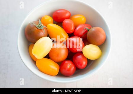 Bunter Mix aus Tomaten Stockfoto