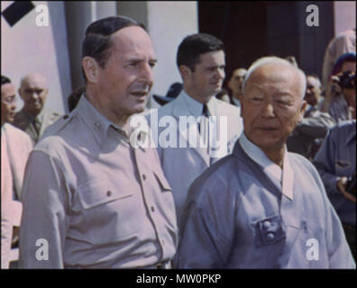 . Syngman Rhee und Douglas MacArthur, 1948.08.15. 15. August 1948. Unbekannt 583 Syngman Rhee und Douglas MacArthur Stockfoto