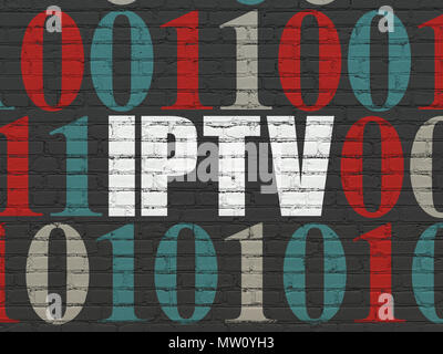 Web Design Konzept: Weiß lackiert Text IPTV auf schwarzen Mauer Hintergrund mit binären Code Stockfoto