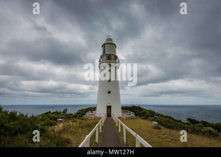 Blick auf Cape Otway Lighthouse, Australiens älteste Leuchtturm, Great Ocean Road, Victoria, Australien Stockfoto