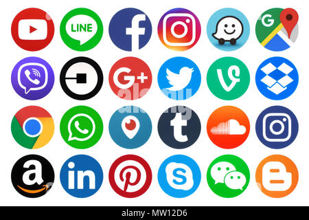 Kiew, Ukraine - März 06, 2018: Sammlung von beliebten Runde social media Icons, die auf Papier gedruckt: Facebook, Twitter, Google Plus, Instagram, Pinterest Stockfoto