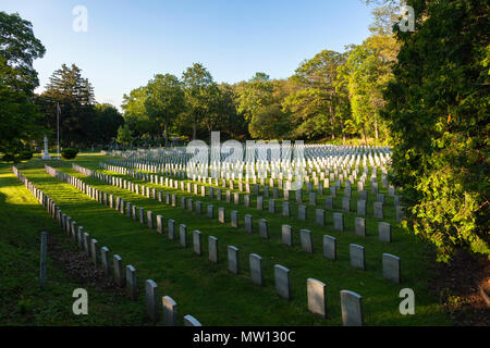 Das Feld der Ehre für gefallene kanadische Militär Kriegsveteranen am Friedhof in Hamilton, Ontario, Kanada. Stockfoto