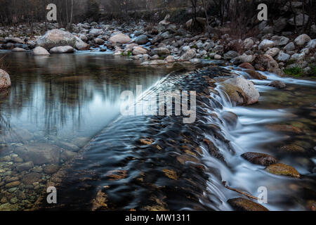 Garganta Jaranda. Landschaft in der Nähe von Jarandilla de la Vera, Caceres. Der Extremadura. Spanien. Stockfoto