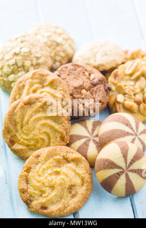 Verschiedene Arten von sweet Cookies auf dem Küchentisch. Stockfoto