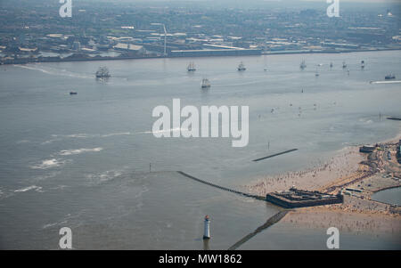 Luftbild von Tall Ships passing New Brighton Stockfoto