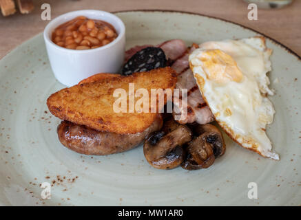 Englisches Frühstück im rustikalen Boutique Hotel Stockfoto