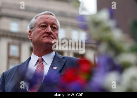 Philadelphia, USA. 30 Mai, 2018. Bürgermeister Jim Kenney besucht eine Zeremonie Wiedereröffnung Wahrzeichen der Stadt Love Park, der Heimat der berühmten Liebe Statue vom Künstler Robert Indiana, nach mehr als zwei Jahren Renovierungsarbeiten. Quelle: Michael Candelori/Pacific Press/Alamy leben Nachrichten Stockfoto