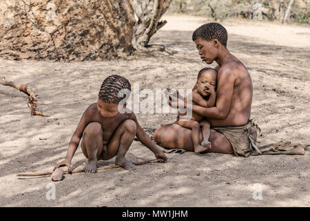 San, lebendiges Museum, Omandumba, Damaraland, Namibia, Afrika Stockfoto