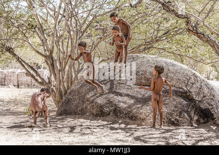San, lebendiges Museum, Omandumba, Damaraland, Namibia, Afrika Stockfoto