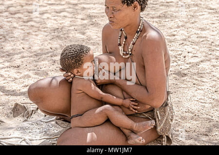 San, lebendiges Museum, Omandumba, Damaraland, Namibia, Afrika Stockfoto