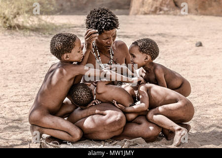San, lebendiges Museum, Omandumba, Damaraland, Namibia, Afrika Stockfoto