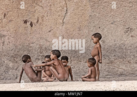 San, lebendiges Museum, Omandumba, Damaraland, Namibia, Afrika Stockfoto