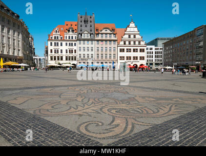 Markt mit Stadt Wappen in Kopfsteinpflaster, Leipzig, Sachsen, Deutschland Stockfoto