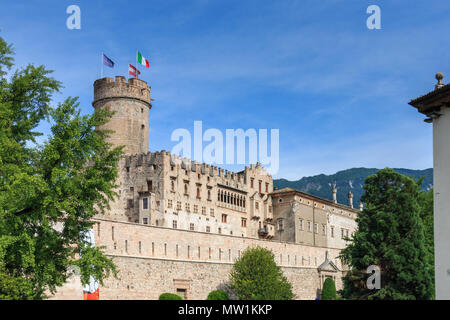 Das Castello del Buonconsiglio ist eine der wichtigsten Sehenswürdigkeiten in der schönen italienischen Stadt Trento (Trient) in der Region von Trentino Alto Adige Suedtir Stockfoto