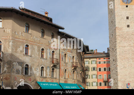 Trento, Italien, 24. Mai 2017: Fall cazuffi-rella an der Piazza Duomo in Trient, Italien. Der Palazzo aus dem 16. Jahrhundert mit seinen berühmten Fresken von Renaissan Stockfoto