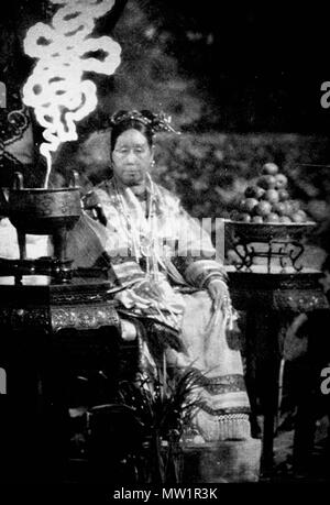 598 der Qing Dynastie Cixi Imperial Dowager Kaiserin von China auf Thron 5 Stockfoto