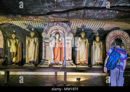 Buddha-Statuen im Dambulla Höhlentempel, Bezirk Matale, Sri Lanka Stockfoto