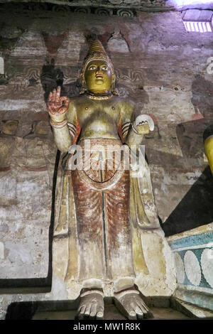 Buddha-Statuen im Dambulla Höhlentempel, Bezirk Matale, Sri Lanka Stockfoto