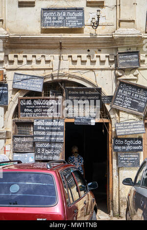 Rechtsanwälte Büro Boards Werbung für Unternehmen in Kandy, Sri Lanka Stockfoto