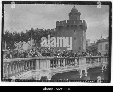 . Français: Tour de France 1937 jour de Repos à Perpignan Le 15 juillet: sur les Toits de Perpignan (de g à-dr) Sylvain Marcaillou, Paul Chocque, Pierre Cloarec, Robert Tanneveau Gamard, Emile et Roger Lapebie (tous Équipe de France). 15. Juli 1937. Agence de presse Meurisse. Agence photographique présumée 612 Tour de France, Perpignan, 1937, (5) Stockfoto