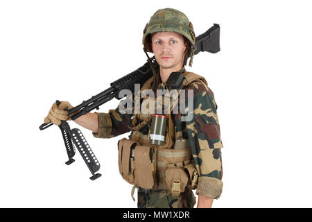 Private Militärunternehmen Operator mit Maschinengewehr auf weißem Hintergrund Stockfoto