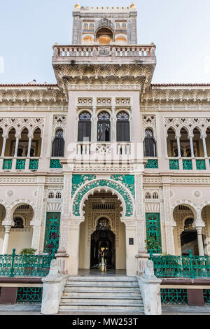 Außenansicht des Palacio de Valle, Valle's Palace, Punta Gorda, Cienfuegos, Kuba. Stockfoto