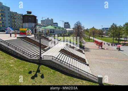 Jekaterinburg, Russland - 23. Mai 2018: Blick auf den historischen Platz am Fluss Iset im Zentrum der Stadt Stockfoto