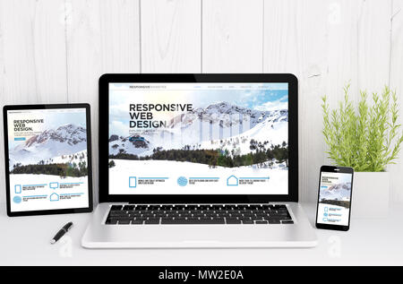 3D-Rendering von Geräten auf Tabelle mit Responsive Design Stockfoto
