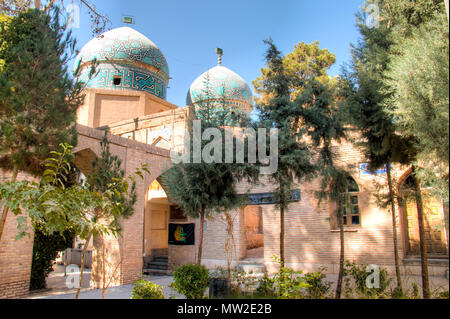 Die drei Kuppel Moschee oder Moshtaqieh Moschee im Zentrum der Kerman in der Wüste von Iran Stockfoto