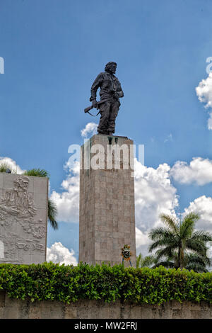 Die Statue des Ernesto 'Che' Guevara außerhalb sein Mausoleum in Santa Clara in Kuba Stockfoto