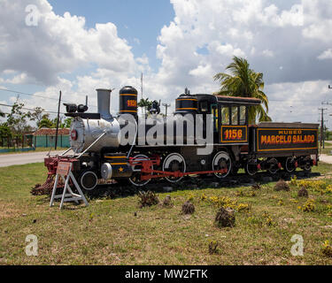 Einer der 4-6-0 Dampflokomotiven, mit der das Zuckerrohr Verkehr außerhalb der Dampf und Sugar Mill Museum in der Nähe von Remedios, Kuba zu arbeiten Stockfoto