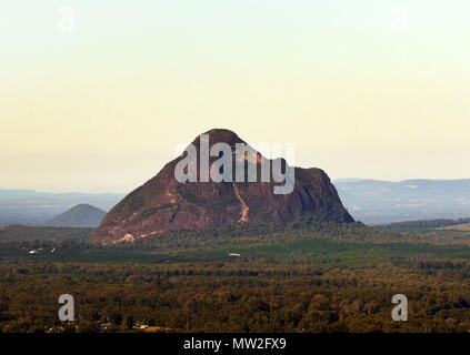 Ein Blick auf die Glass House Mountains in Queensland. Stockfoto