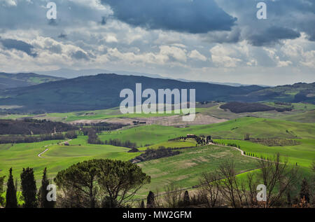 Val d'Orcia von den Stadtmauern von Pienza, Toskana Italien gesehen Stockfoto