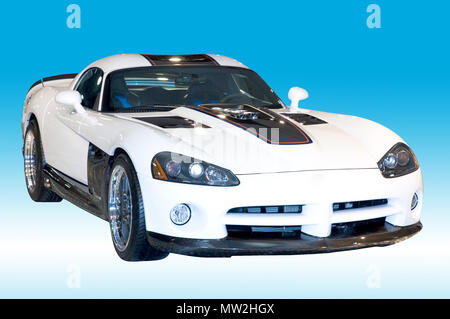 Eine benutzerdefinierte Dodge Viper isoliert auf einem blauen Gradienten Hintergrund mit Freistellungspfad enthalten. Viele weitere Auto Fotos in meiner Galerie. Stockfoto