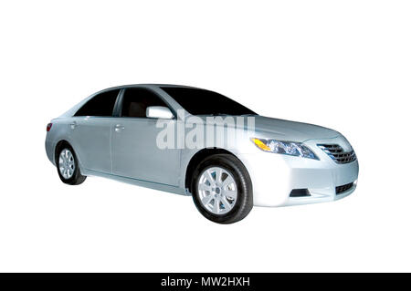 Einen nagelneuen Toyota 2006 Camry Hybrid Modell. Isoliert auf einem weißen Hintergrund, clipping path enthalten ist. Mehr Fotos in meiner Galerie zur Verfügung. Stockfoto