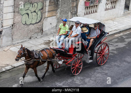 Pferdewagen lokal bekannt als Trainer für Mietwagen in Havanna, Kuba Stockfoto