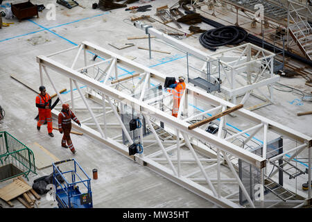 Bauarbeiter Gebäude der Turm Kran bei Sir Henry Royce Institut für fortgeschrittene Werkstoffe ein weltweit führendes Zentrum für fortgeschrittene Werkstoffe rese Stockfoto