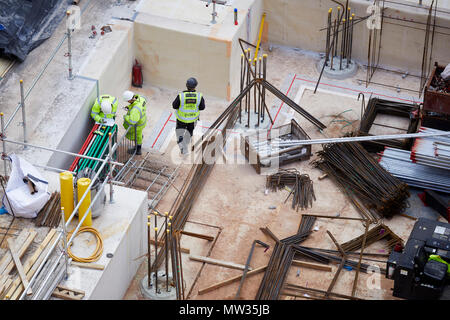 Die Bauarbeiter in die Grundlagen von Sir Henry Royce Institut für fortgeschrittene Werkstoffe ein weltweit führendes Zentrum für Advanced Materials Research Stockfoto