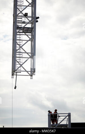 Bauarbeiter Gebäude der Turm Kran bei Sir Henry Royce Institut für fortgeschrittene Werkstoffe ein weltweit führendes Zentrum für fortgeschrittene Werkstoffe rese Stockfoto